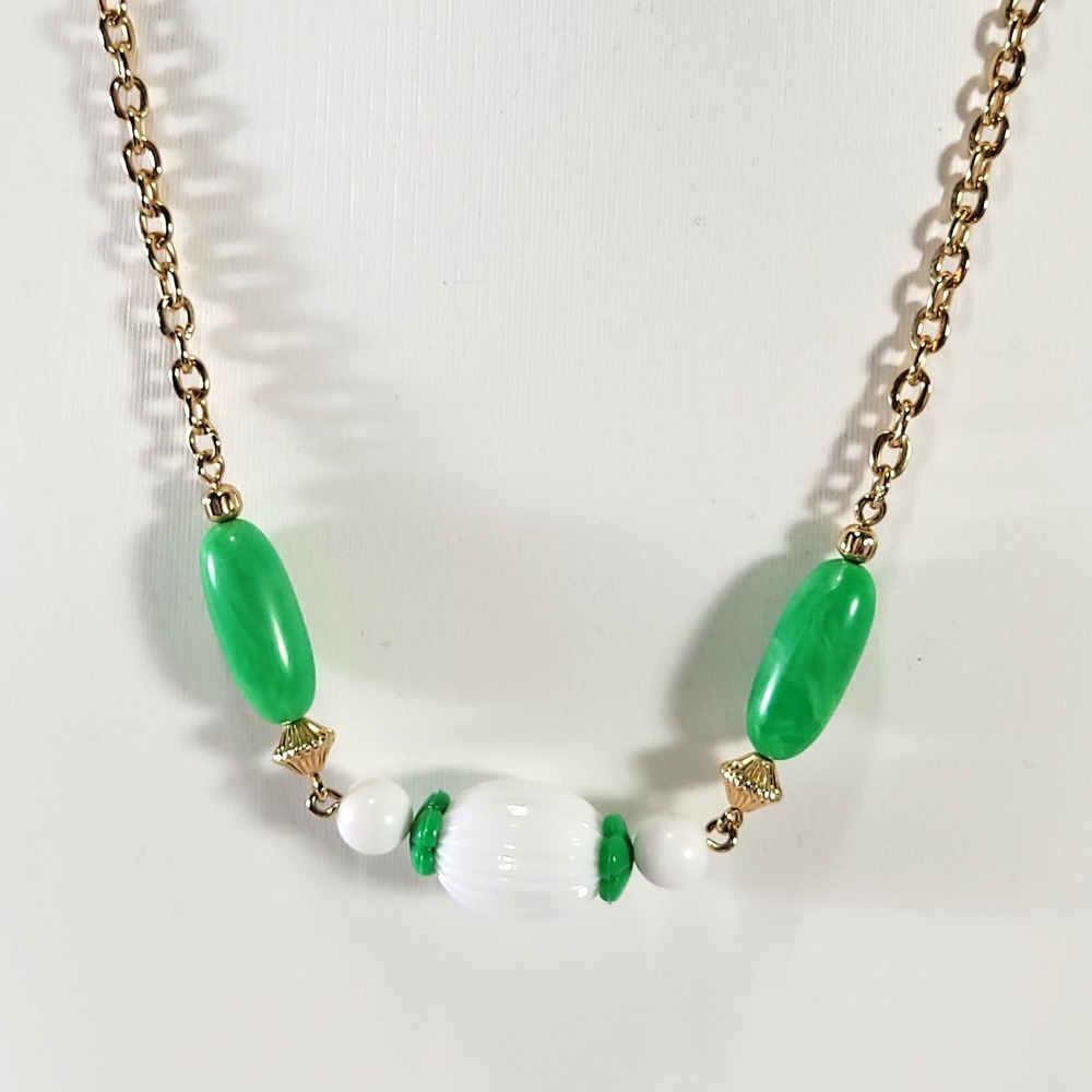 Avon Necklace Gold Tone Green White Marbled Ribbed Beaded Vintage 19" Jewelry